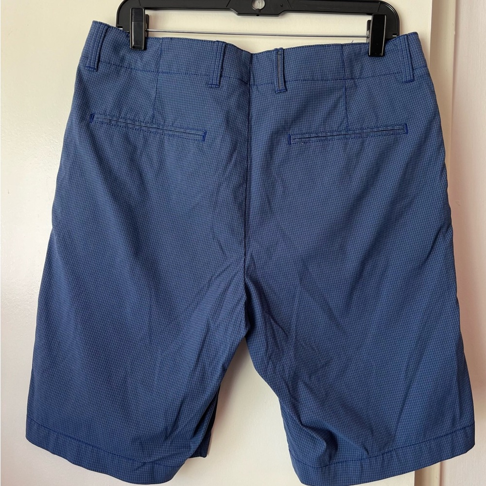 Tommy Bahama, nylon spandex, active golf, men’s shorts, excellent condition!